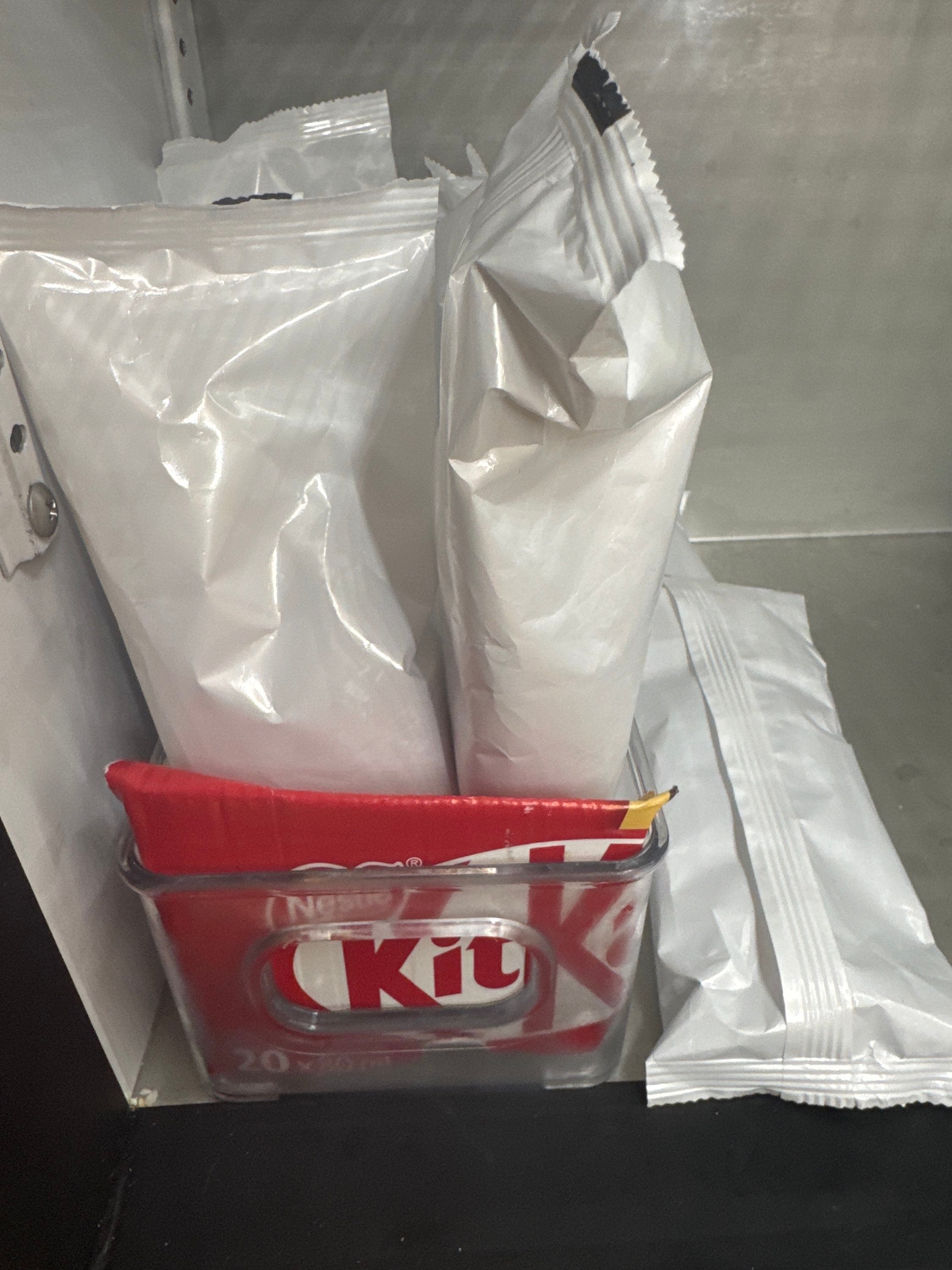 KitKat ice cream bar image 0